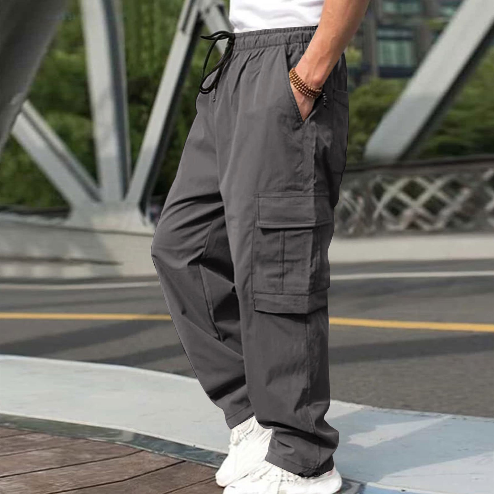 thumbnail image 3 of Pantalones cargo para hombre: para todas las estaciones, color liso, múltiples bolsillos, tejido de poliéster, corte regular para actividades al aire libre/entrenamiento., 3 of 8